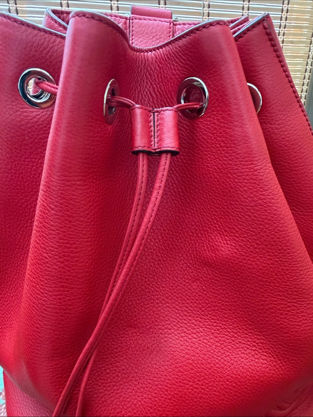 Authentic Gucci Red Pebbled Leather Drawstring Backpack - Picture 3 of 9